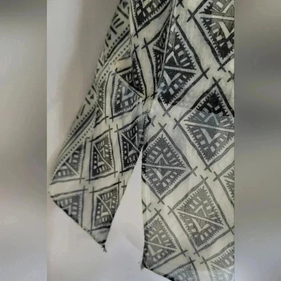 Chicos Crystal Green Gray Chiffon Embellished 3/4 Sleeve Top Size 0 (Small) - Picture 6 of 8